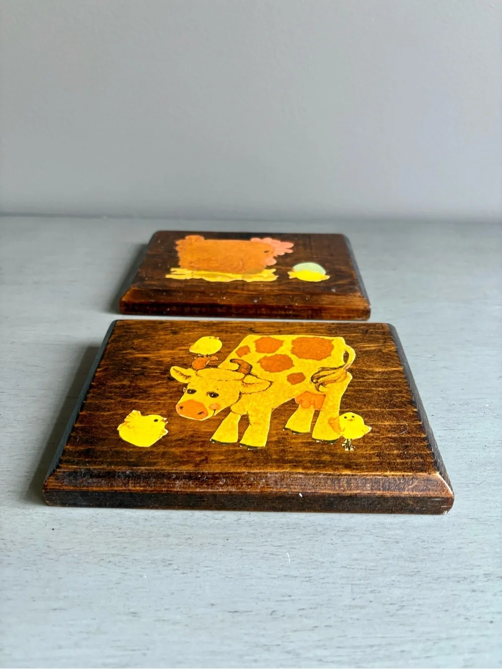 VTG 70s Farm Animal Wood Wall Hanging Sign Plaques Decor - Cow & Hen Chicks